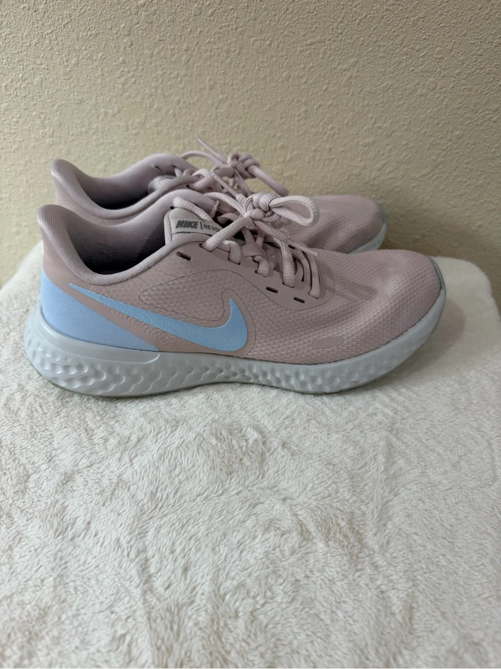 Nike Women's Revolution 5